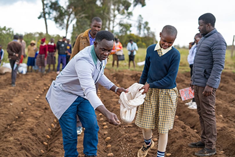 4K Club members plant potatoes at FreshCrop Farm in Kenya. 4K Club members plant potatoes at FreshCrop Farm in Kenya.