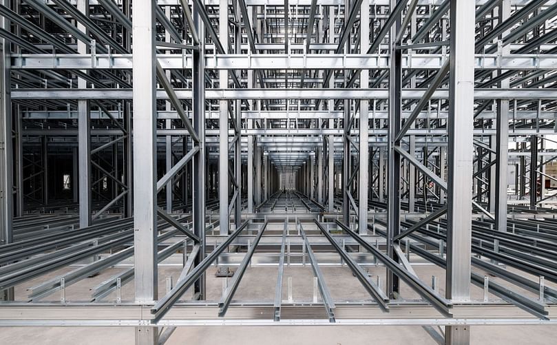 In the cold store, the products will soon be transported to the correct floor using conveyor belts and cranes. Courtesy: © Pix4Profs / Jules van Iperen