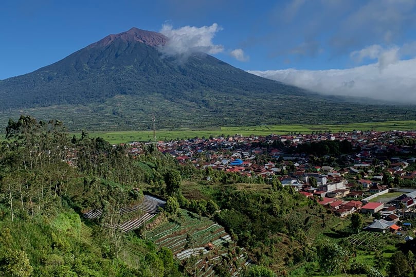 A village in the foothills of Mount Kerinci, the tallest peak in Sumatra, Kerinci district. Courtesy: Teguh Suprayitno for Mongabay Indonesia. A village in the foothills of Mount Kerinci, the tallest peak in Sumatra, Kerinci district. Courtesy: Teguh Suprayitno for Mongabay Indonesia.