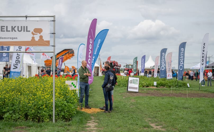 Visitors and exhibitors meet among potato demonstration plots at Aardappeldemodag 2026. Visitors and exhibitors meet among potato demonstration plots at Aardappeldemodag 2026.