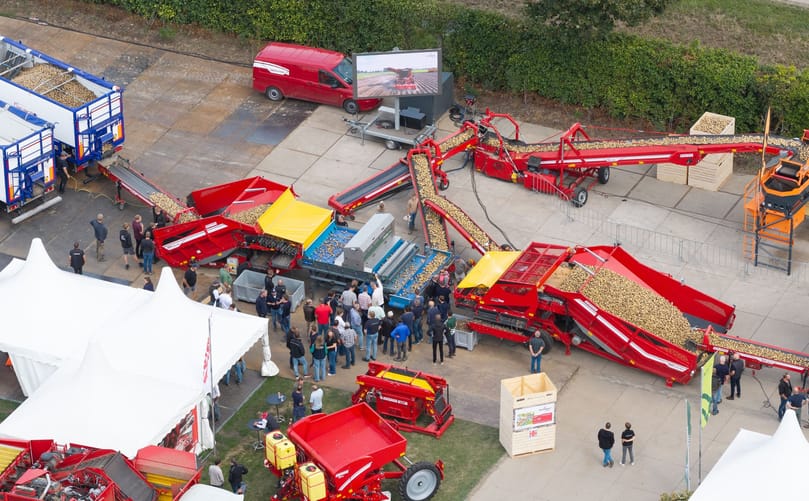 Potato sorting and unloading machinery demonstrations at Aardappeldemodag 2026. Potato sorting and unloading machinery demonstrations at Aardappeldemodag 2026.