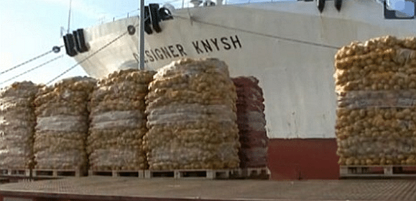  Een Russisch schip in de haven van Oostende vóór de export vanuit Belgie stil kwam te liggen vanwege het aardappelcyste aaltje