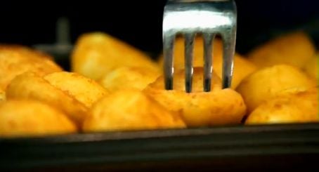 Advert for Aunt Bessie's New Duck Fat Roasts 