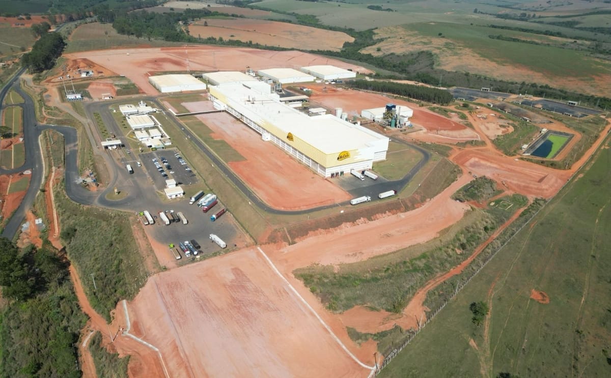 Aerial view of McCain Foods’ industrial complex in Araxá (MG), where the company will invest R$ 1.8 billion to expand production capacity and storage infrastructure.