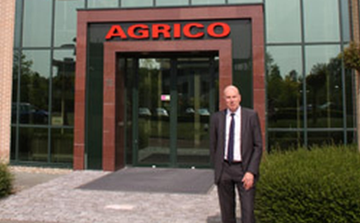 Jan van Hoogen in front of Agrico headquarters Jan van Hoogen in front of Agrico headquarters