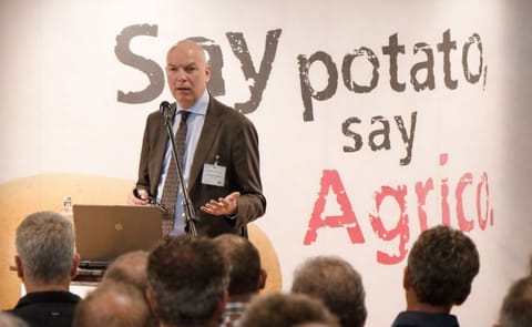 Presentation of the financial results of cooperative Agrico by Jan van Hoogen during the annual meeting.. Presentation of the financial results of cooperative Agrico by Jan van Hoogen during the annual meeting..