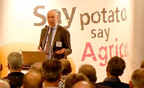 Presentation of the financial results of cooperative Agrico by Jan van Hoogen during the annual meeting.. Presentation of the financial results of cooperative Agrico by Jan van Hoogen during the annual meeting..