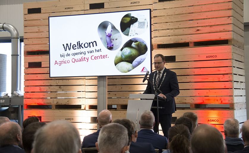 Emmeloord mayor Mr Harald Bouman, who performed the official opening by activating the line to assess potato quality, complimented Agrico and her members with the decisiveness and entrepreneurship needed to realize such a quality center as a cooperative.