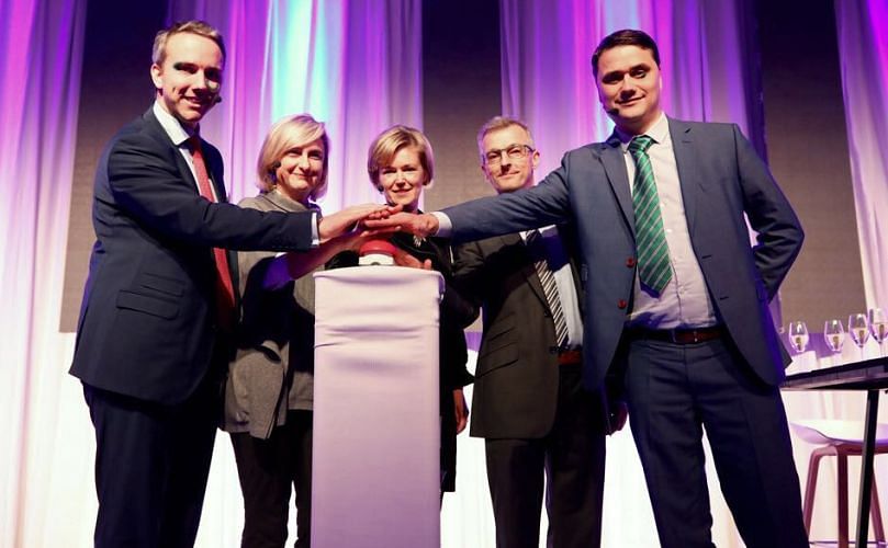 Hannelore Raes (at the back in the middle) and Filip Wallays (right in front) can here be seen at the inauguration of the Wielsbeke plant in December 2017 Hannelore Raes (at the back in the middle) and Filip Wallays (right in front) can here be seen at the inauguration of the Wielsbeke plant in December 2017