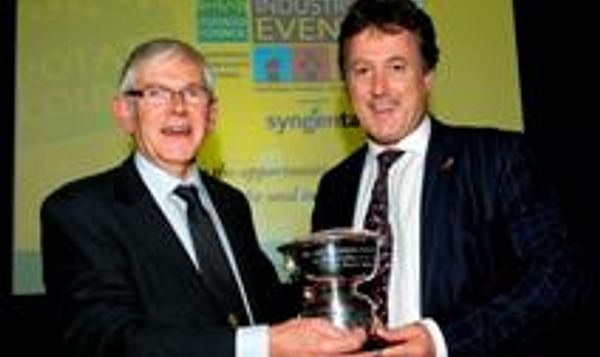  Allan Stevenson presents award to John Bradshaw