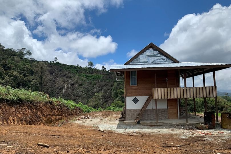 Alti Irawan’s house on a hill next to a cinnamon garden. Courtesy: Teguh Suprayitno for Mongabay Indonesia.