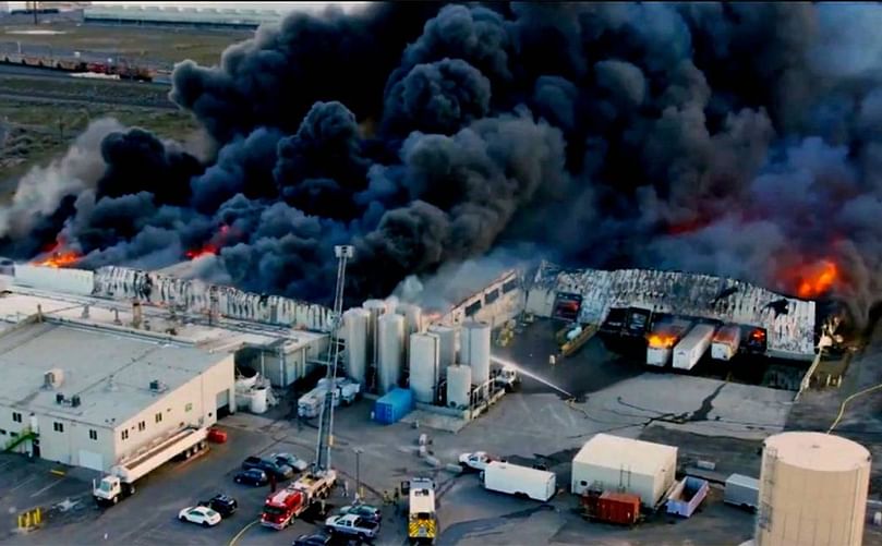 An apparent boiler explosion at Shearer’s Foods plant south of Hermiston sparked a dramatic fire Tuesday afternoon at the snack foods manufacturing facility. Courtesy: Brandon Artz.