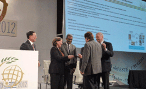 El CIP con sus proyectos INCOPA y Papa Andina ganó el “Concurso de Casos Exitosos de Innovaciones para la Agricultura 2012” El CIP con sus proyectos INCOPA y Papa Andina ganó el “Concurso de Casos Exitosos de Innovaciones para la Agricultura 2012”