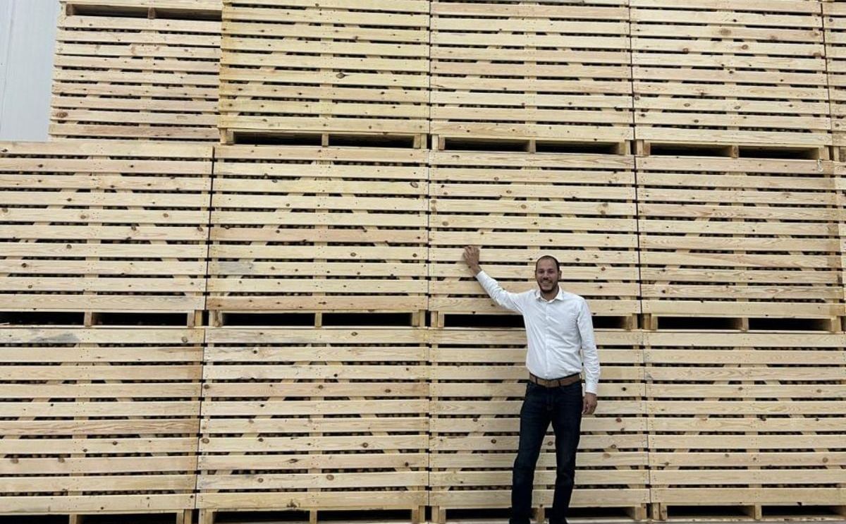Arafa's advanced storage ensures firm, sprout-free potatoes for long-distance exports to markets like Malaysia and the UK.