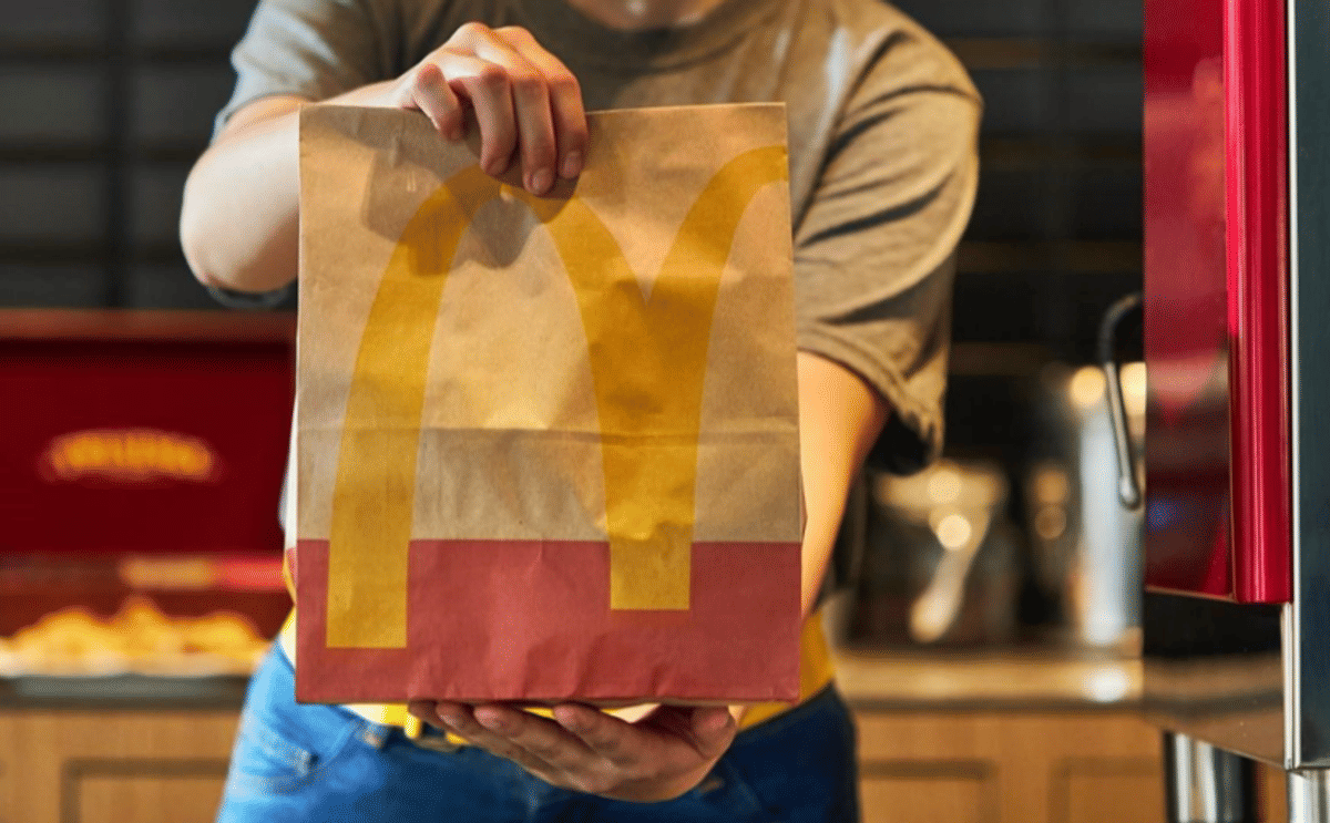 J&J green paper, a Miami-Dade company, announces the implementation of its game-changing sustainable packaging initiative Janus® in partnership with arcos dorados, the largest MCDonald's independent franchisee in the world J&J green paper, a Miami-Dade company, announces the implementation of its game-changing sustainable packaging initiative Janus® in partnership with arcos dorados, the largest MCDonald's independent franchisee in the world