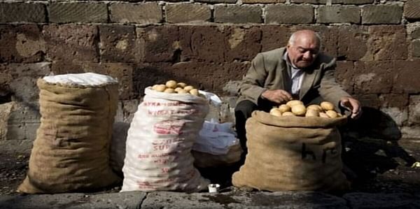 A man sells potatoes in the street outside the central market in Yerevan, Armenia. Courtesy: FAO/Johan Spanner