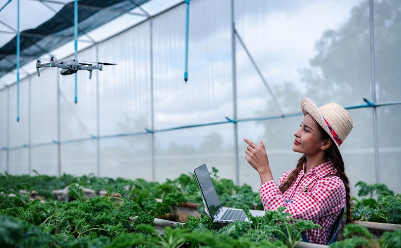 Smart farming: drones and digital monitoring tools help farmers make data-driven decisions in real time. Smart farming: drones and digital monitoring tools help farmers make data-driven decisions in real time.