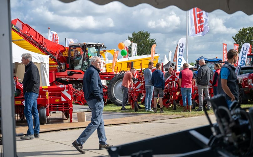 Attendees immerse themselves in knowledge sessions and seminars, gaining insights into current trends and technologies in the potato sector Attendees immerse themselves in knowledge sessions and seminars, gaining insights into current trends and technologies in the potato sector