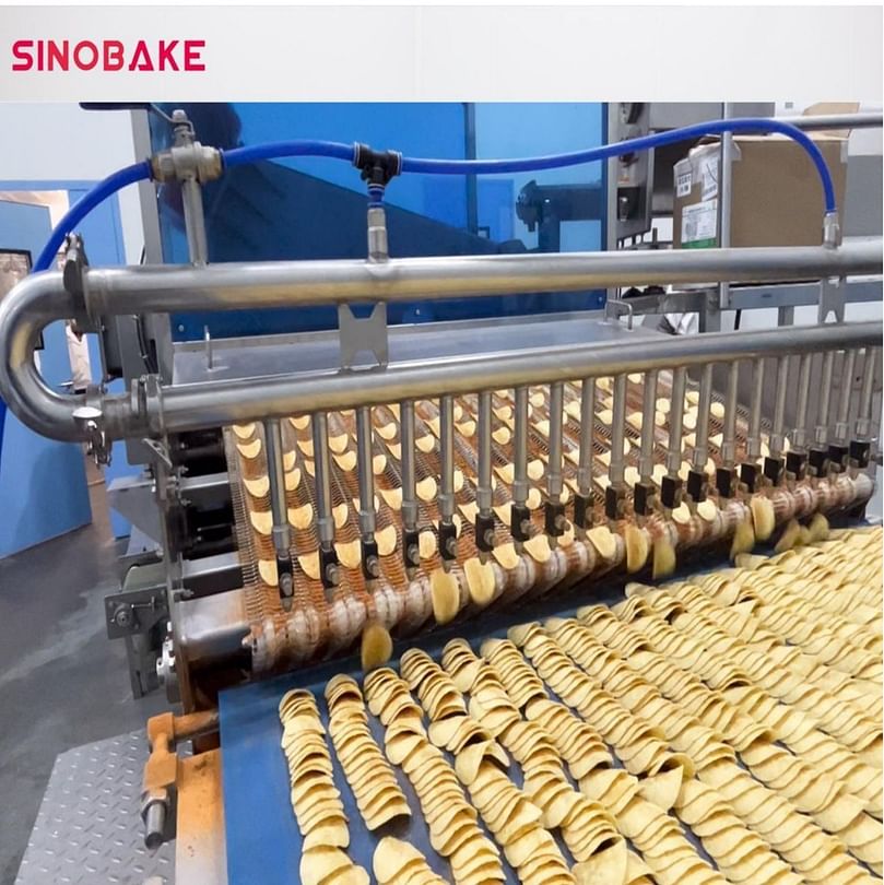 Automated chip alignment and conveying system ensures seamless transition from frying to seasoning, maximizing throughput and minimizing manual handling. Automated chip alignment and conveying system ensures seamless transition from frying to seasoning, maximizing throughput and minimizing manual handling.