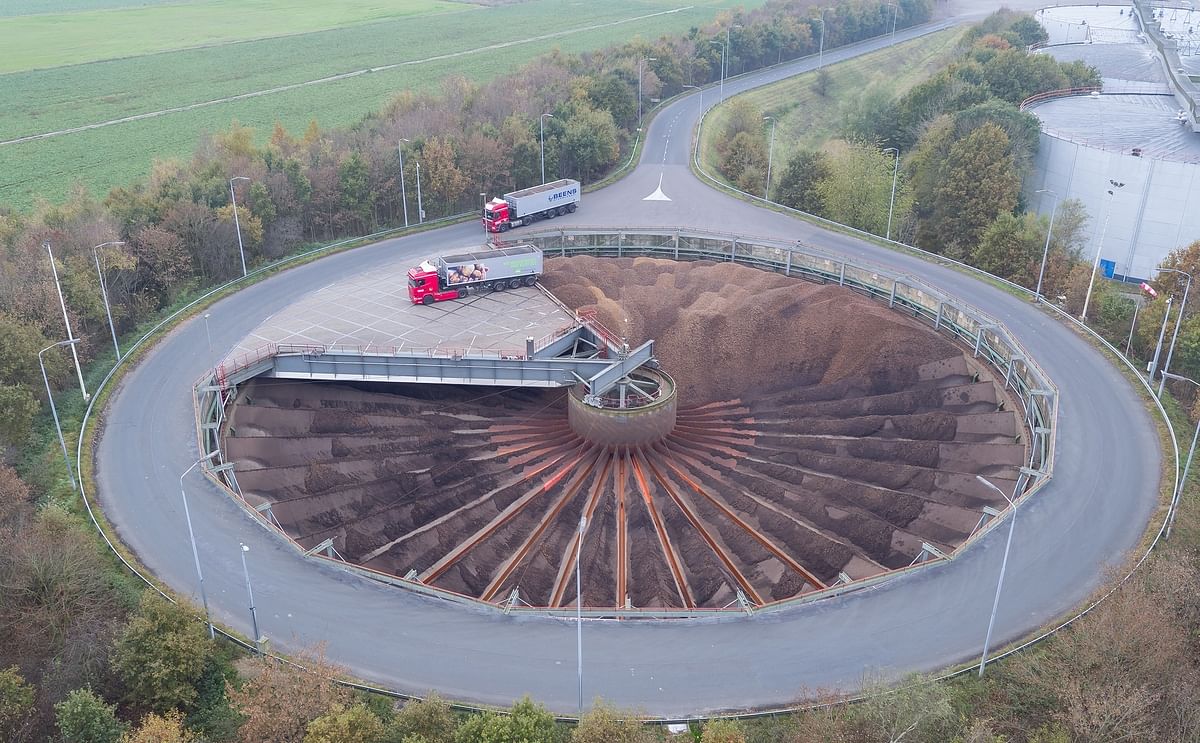 Potato receiving at Avebe Ter Apelkanaal
