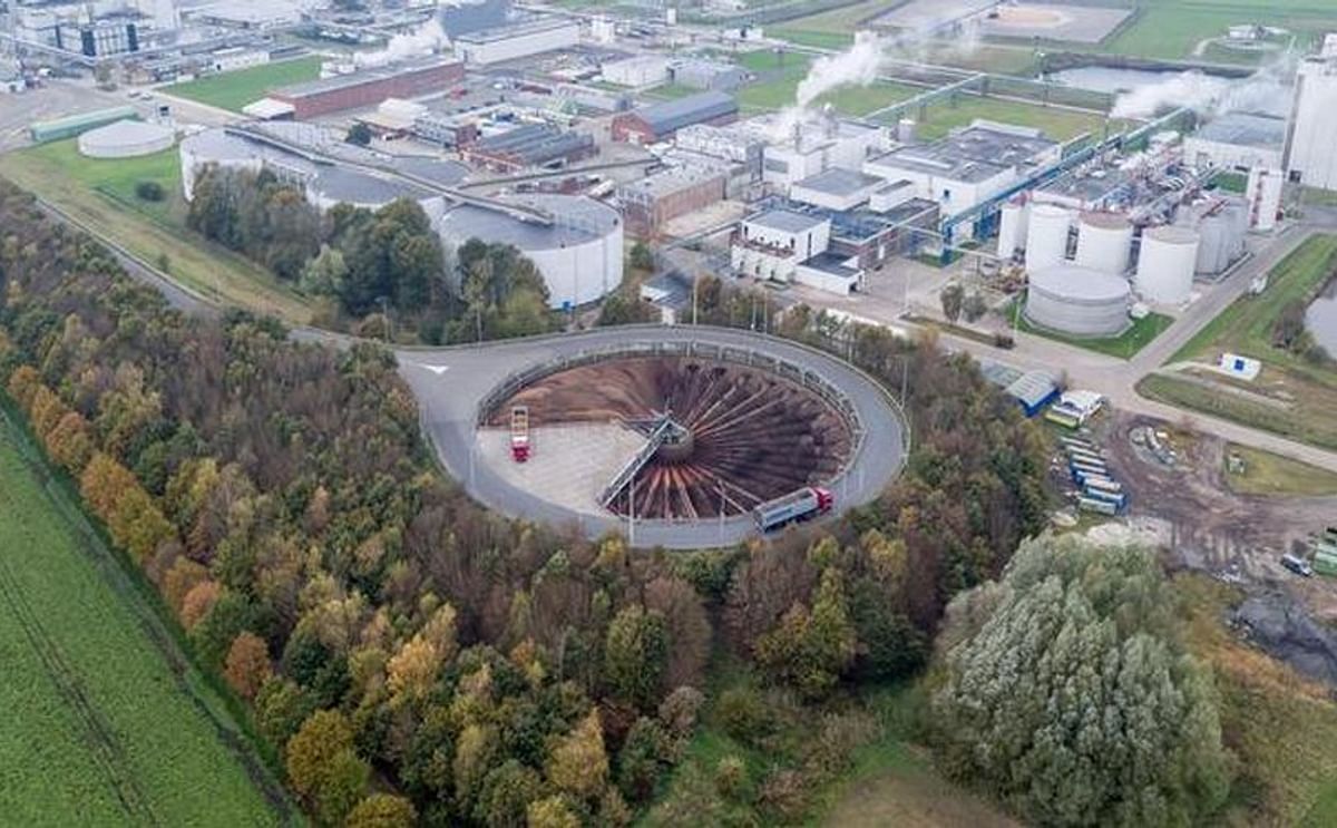 Aeriel view of Avebe's Ter Apelkanaal facilities 