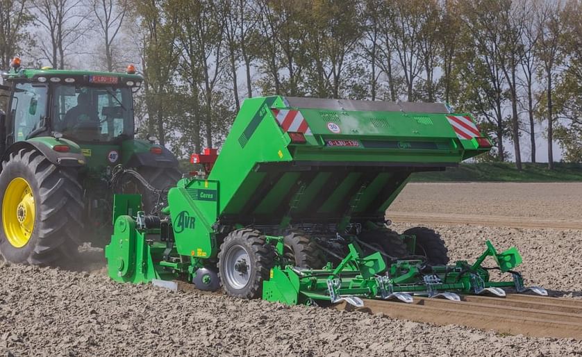 AVR is launching the trailed Ceres 450 combined potato planter, a 4-row trailed potato planter with a hopper capacity of up to 3,500 kg (4x75 cm) or 4,000 kg (4x90 cm). 