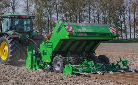 AVR is launching the trailed Ceres 450 combined potato planter, a 4-row trailed potato planter with a hopper capacity of up to 3,500 kg (4x75 cm) or 4,000 kg (4x90 cm). AVR is launching the trailed Ceres 450 combined potato planter, a 4-row trailed potato planter with a hopper capacity of up to 3,500 kg (4x75 cm) or 4,000 kg (4x90 cm).