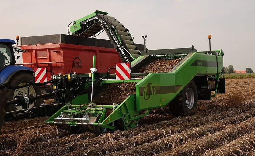 Agricultural Machinery manufacturer AVR introduces a new potato harvester, the Lynx. The Lynx is a two-row trailed elevator harvester capable of both in-line and off-set harvesting.