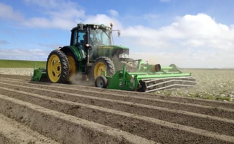 AVR bvba offers a full range of agricultural equipment for potato cultivation, ranging from seed bed preparation, planting and ridging to haulm topping, harvesting and storing. AVR bvba offers a full range of agricultural equipment for potato cultivation, ranging from seed bed preparation, planting and ridging to haulm topping, harvesting and storing.