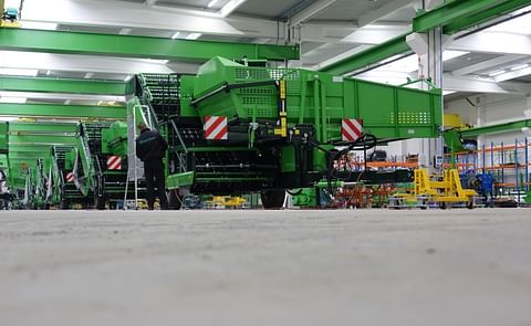 The new assembly hall of AVR Bvba in Roeselare, Belgium The new assembly hall of AVR Bvba in Roeselare, Belgium