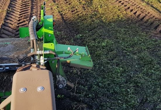 Electric haulm roller adjustment