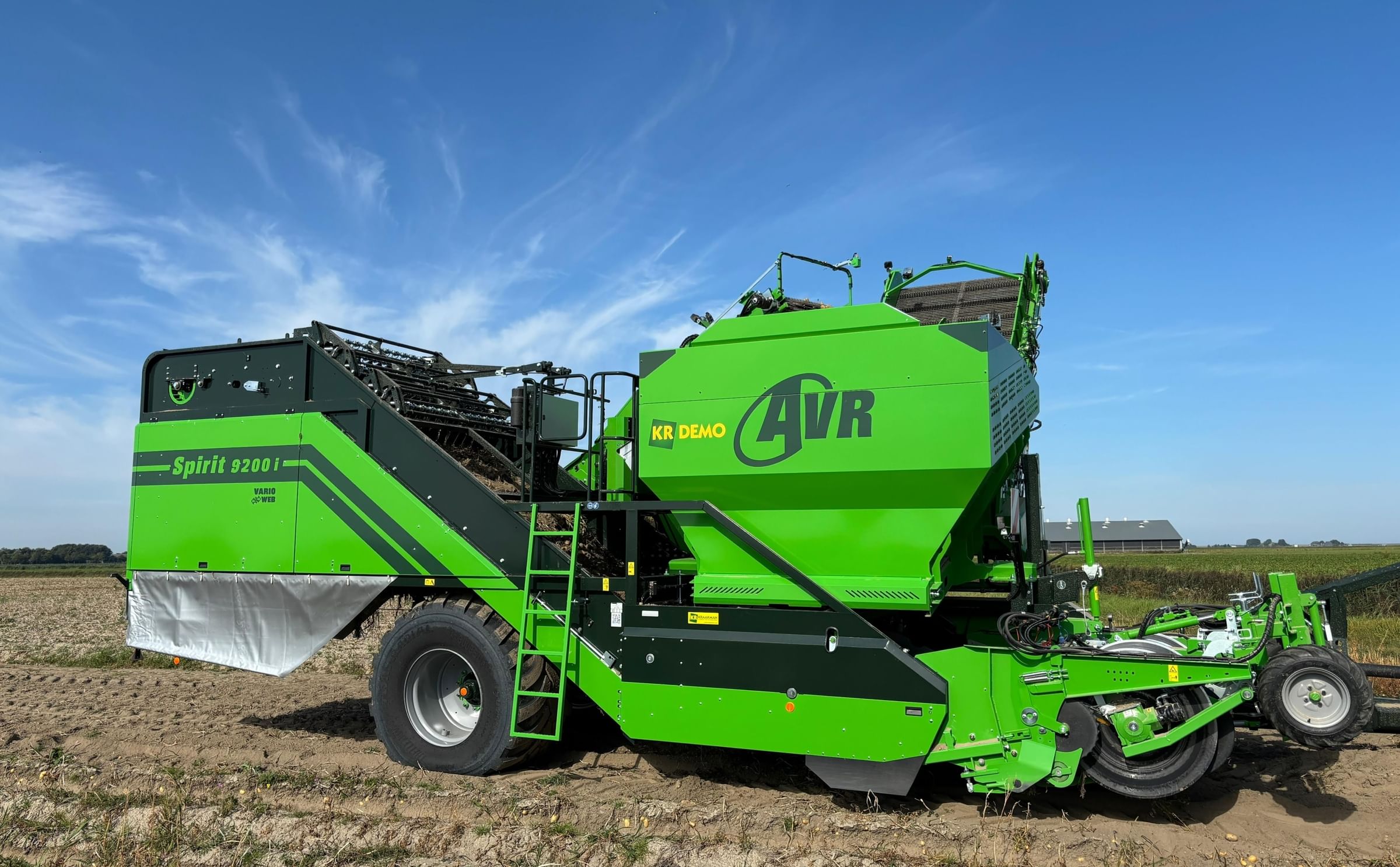 The new AVR Spirit 9200i VW combines ISOBUS controls, Varioweb cleaning, and Clean & Go bunker for efficient, gentle potato harvesting