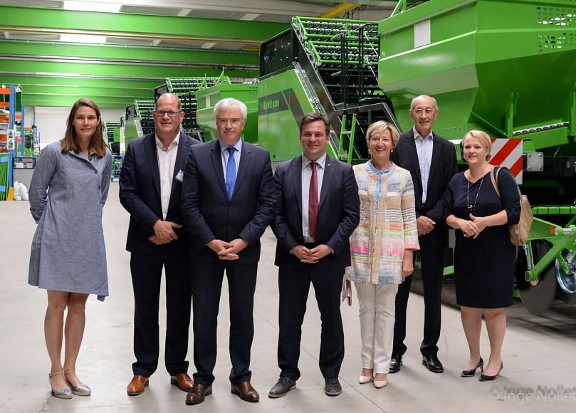 Some of the attendees of the inauguration posing in the new assembly hall (from left to right): Inge Nollet and Stefan Top (Managing Director AVR and his wife), Carl Decaluwé (Governor of the Province of West-Flanders), Kris Declercq (Mayor of the city of Roeselare), Griet Coppé (Alderman of Roeselare), Norbert Nollet (former owner AVR) and Nathalie Muylle (Alderman of Roeselare)