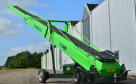 AVR delivers its first new crop handling machines! AVR delivers its first new crop handling machines!