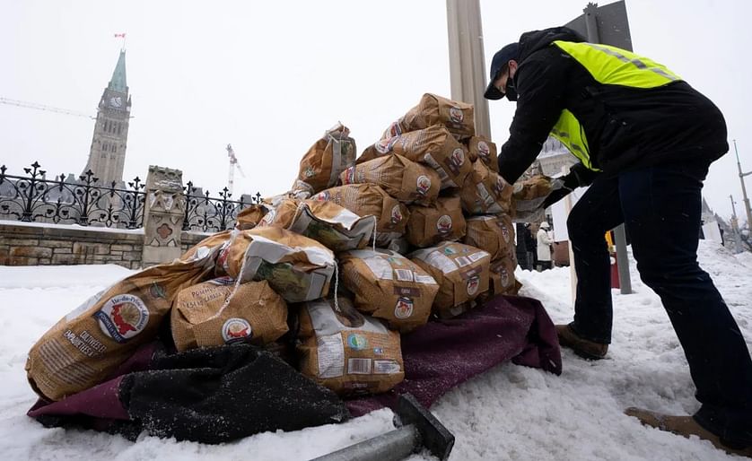 Bags of Prince Edward Island potatoes are unloaded from a transport truck on Dec. 8, 2021, in Ottawa as the potato industry lobbied the federal government to overturn the export ban. Courtesy: Adrian Wyld/The Canadian Press