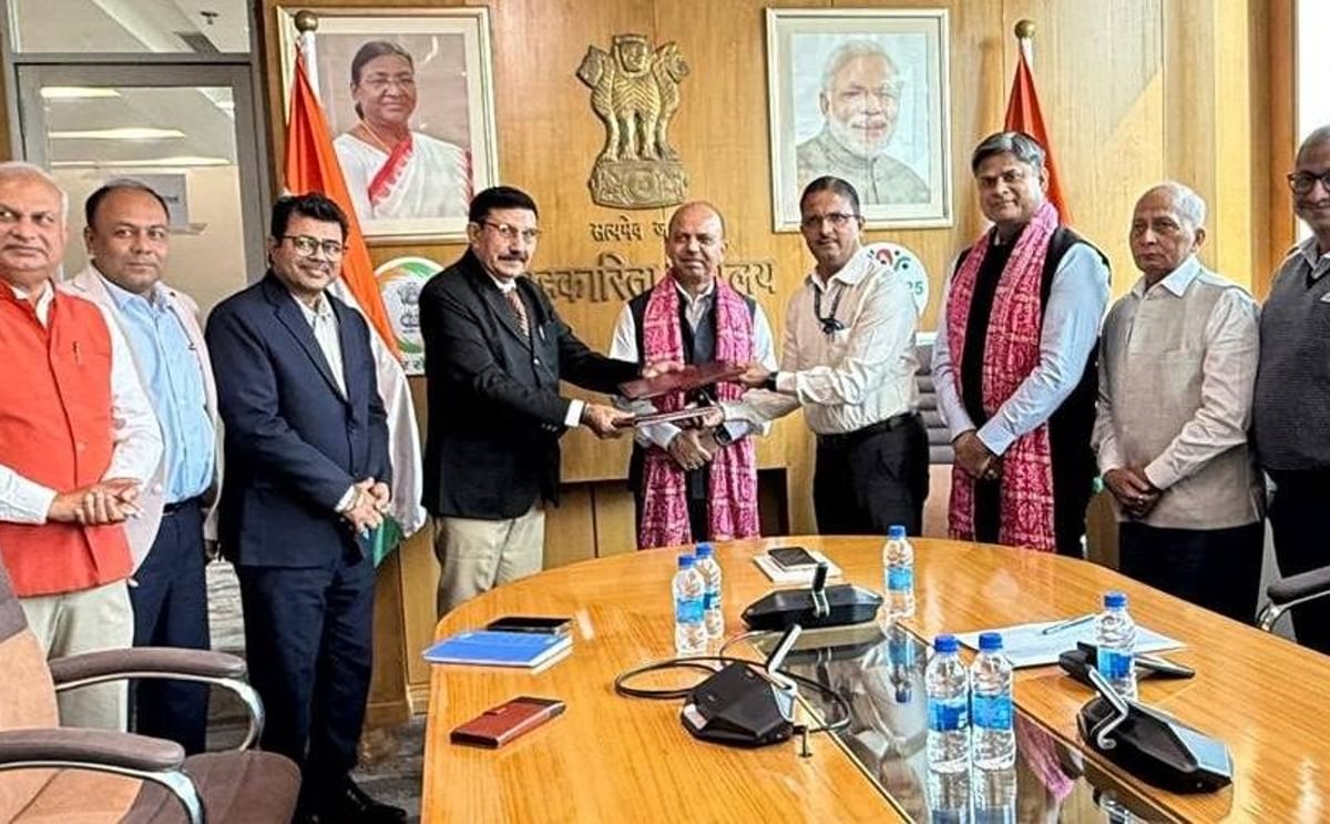 Representatives from Banas Dairy and Bharatiya Beej Sahakari Samiti Ltd. exchange the signed MoU at Atal Akshay Urja Bhavan, New Delhi, marking a major cooperative initiative to strengthen the seed-to-market potato value chain and enhance farmer prosperit Representatives from Banas Dairy and Bharatiya Beej Sahakari Samiti Ltd. exchange the signed MoU at Atal Akshay Urja Bhavan, New Delhi, marking a major cooperative initiative to strengthen the seed-to-market potato value chain and enhance farmer prosperit