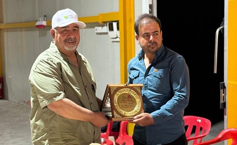 Bashir Jalal, Iraq’s top Riviera potato grower, honored by Agrico representative Mr. Shaaban Nahar for 16+ years of excellence in Duhok’s potato sector. Bashir Jalal, Iraq’s top Riviera potato grower, honored by Agrico representative Mr. Shaaban Nahar for 16+ years of excellence in Duhok’s potato sector.