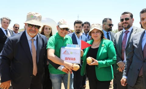 Ms. Begard Talabani, Minister of Agriculture and Water Resources and Mr. Shaban Nahar, Chairman of the Board of Directors of Beirut Erbil Company. Ms. Begard Talabani, Minister of Agriculture and Water Resources and Mr. Shaban Nahar, Chairman of the Board of Directors of Beirut Erbil Company.