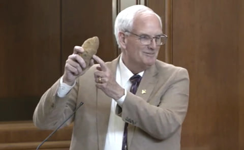 "All eyes on me!" the potato seems to say, as Oregon state senator Bill Hansell asks his fellow lawmakers: "Tuber or not tuber? That is the question." "All eyes on me!" the potato seems to say, as Oregon state senator Bill Hansell asks his fellow lawmakers: "Tuber or not tuber? That is the question."