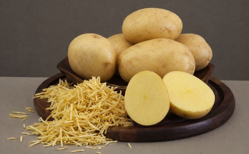 BRS F21 potatoes shown with shoestring-style potato products, highlighting suitability for frying. BRS F21 potatoes shown with shoestring-style potato products, highlighting suitability for frying.