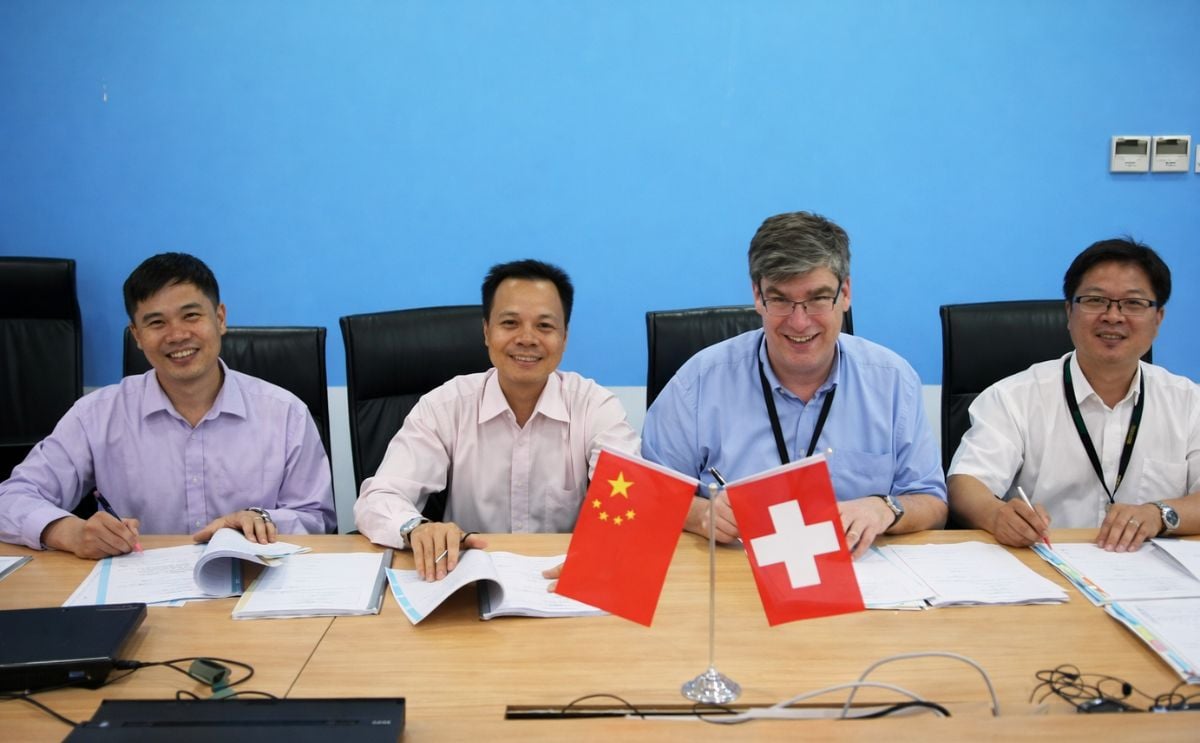 From left to right: Feng Yanbin and Feng Xingyuan (previous owners), Dieter Vögtli (President Region Asia), Robert Zhu (new General Manager). From left to right: Feng Yanbin and Feng Xingyuan (previous owners), Dieter Vögtli (President Region Asia), Robert Zhu (new General Manager).