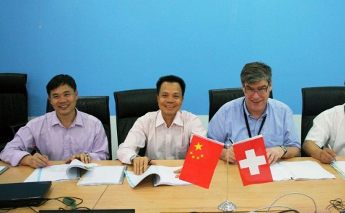 From left to right: Feng Yanbin and Feng Xingyuan (previous owners), Dieter Vögtli (President Region Asia), Robert Zhu (new General Manager). From left to right: Feng Yanbin and Feng Xingyuan (previous owners), Dieter Vögtli (President Region Asia), Robert Zhu (new General Manager).