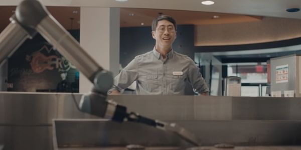 QSR Chain CaliBurger to roll out burger flipping robot