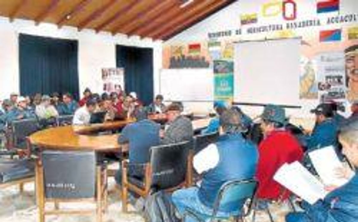 Productores de papa se reunieron en las oficinas del Magap en Chimborazo (Ecuador). Foto: ELIZABET MAGGI para El Telégrafo Productores de papa se reunieron en las oficinas del Magap en Chimborazo (Ecuador). Foto: ELIZABET MAGGI para El Telégrafo