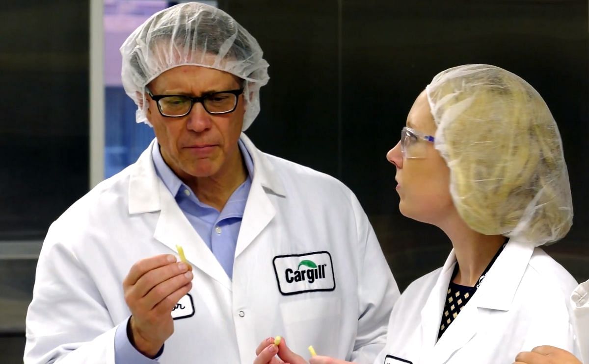 The new high-oleic oil has been extensively tested - including for french fries of course. Lorin Debonte, Director of R&D, Specialties at Cargill (left) can be seen here testing french fries prepared in the new oil.