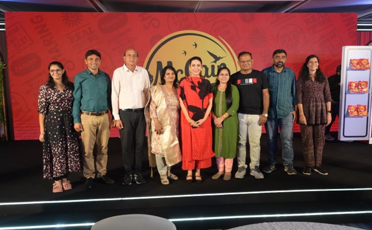 Celebrity Actor Karishma Kapoor in frame with celebrated farmer families of McCain India