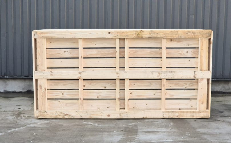 Chamfered base design ensures smooth and safe forklift handling. Chamfered base design ensures smooth and safe forklift handling.