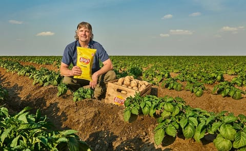Chris Perry’s farm at Coaldale, Alta., is featured in a new television commercial emphasizing the Canadian content in FritoLay potato chips Chris Perry’s farm at Coaldale, Alta., is featured in a new television commercial emphasizing the Canadian content in FritoLay potato chips