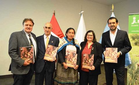Durante el evento de presentación de los resultados el Centro Internacional de la Papa recibió el Premio a la mejor donación de FIDA en la categoría 'Gestión del conocimiento'. Durante el evento de presentación de los resultados el Centro Internacional de la Papa recibió el Premio a la mejor donación de FIDA en la categoría 'Gestión del conocimiento'.