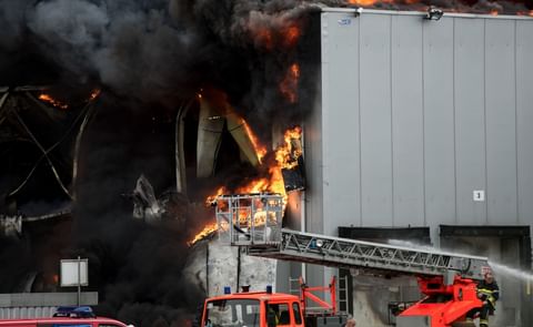 Monday morning a major fire totally destroyed the production plant of French Fry manufacturer Clarebout Potatoes in Nieuwkerke Monday morning a major fire totally destroyed the production plant of French Fry manufacturer Clarebout Potatoes in Nieuwkerke